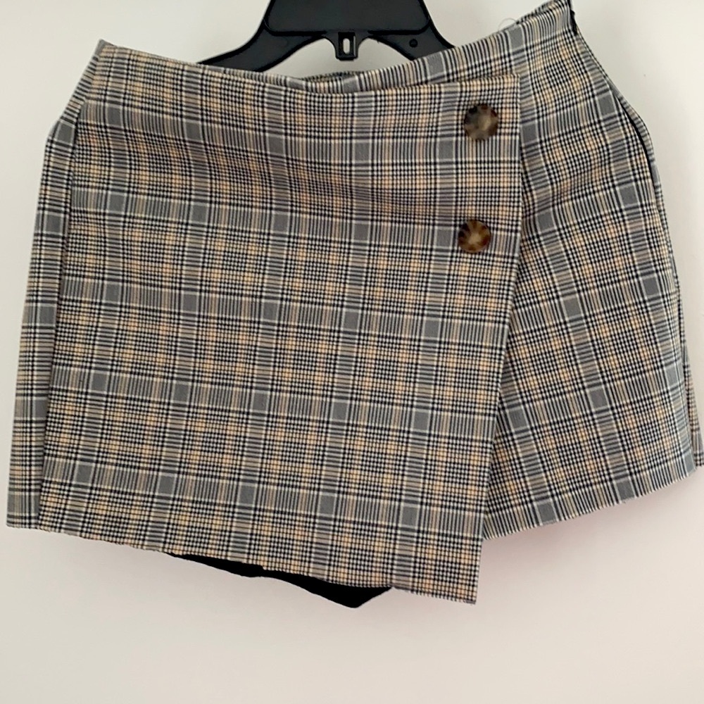 Zara skort . Size Small .